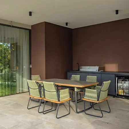 Villa Miracle - Happy