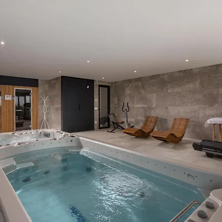 Luxury Pool & Miracle - Happy *