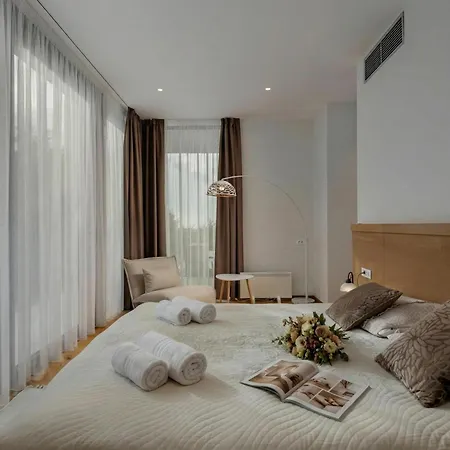 Вилла Luxury Pool & Miracle - Happy
